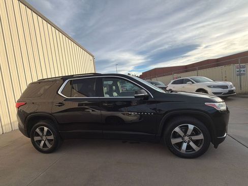Used 2020 Chevrolet Traverse LT w/ LT Premium Package image 4