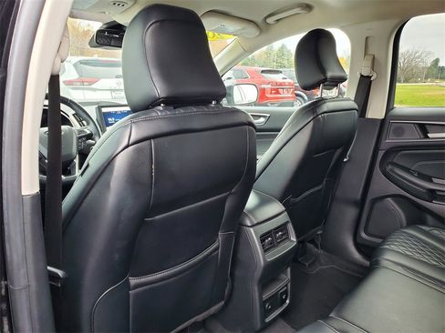 Used 2024 Ford Edge Titanium image 31