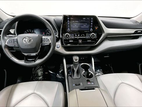Used 2021 Toyota Highlander XLE FWD image 15