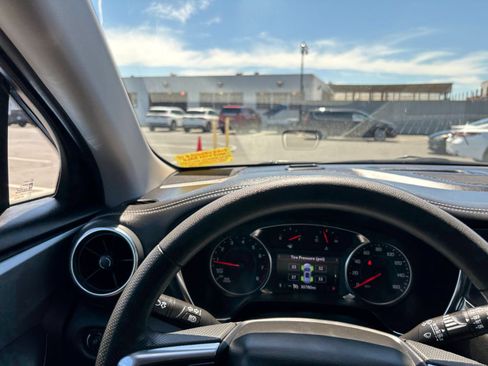 Used 2025 Chevrolet Blazer LT FWD image 35