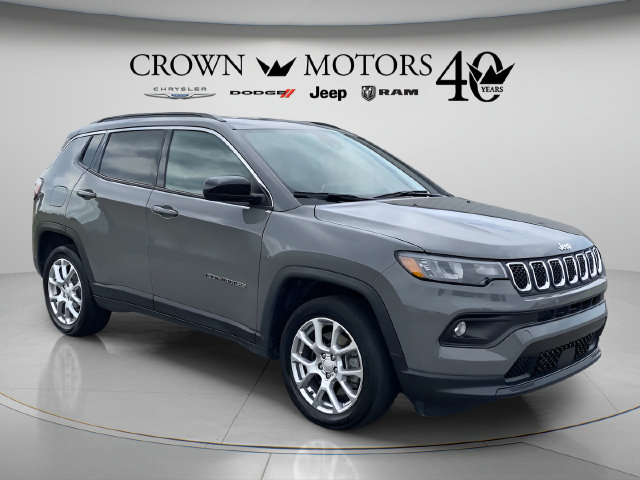 Used 2023 Jeep Compass Latitude AWD/4WD image 3