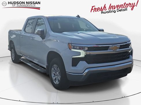 Used 2023 Chevrolet Silverado 1500 LT w/ Convenience Package II AWD/4WD image 1
