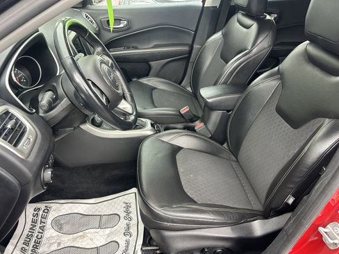 Used 2018 Jeep Compass Latitude w/ Popular Equipment Group AWD/4WD image 12