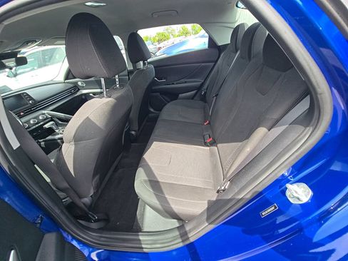 Used 2021 Hyundai Elantra SE FWD image 16