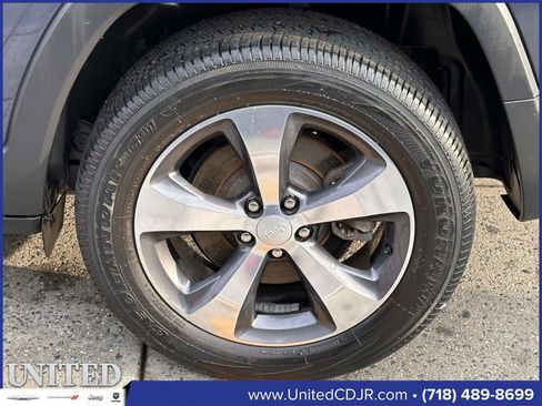 Used 2019 Jeep Cherokee Limited image 13