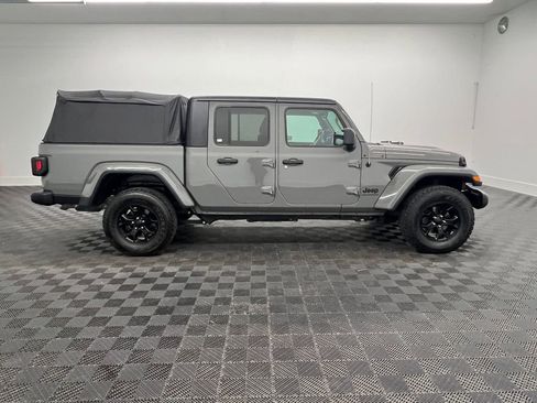 Used 2023 Jeep Gladiator Sport image 4