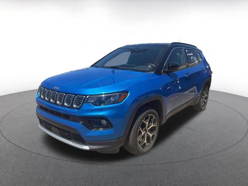 Used 2025 Jeep Compass Limited AWD/4WD image 3