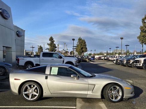 Used 2006 Chevrolet Corvette Coupe w/ Preferred Equipment Group image 3
