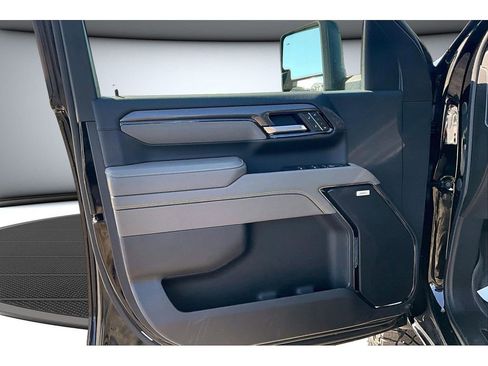 Used 2025 Chevrolet Silverado 2500 ZR2 w/ Technology Package AWD/4WD image 24