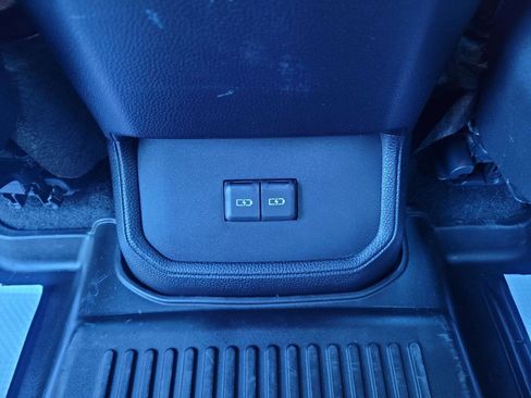 Used 2023 Toyota Highlander AWD image 17