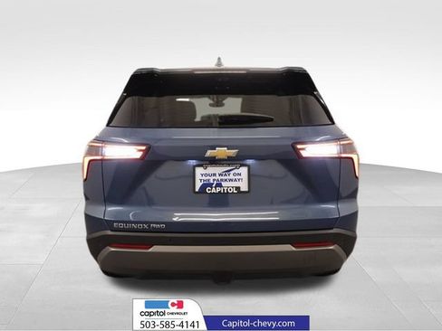Used 2025 Chevrolet Equinox LT w/ Convenience Package II AWD/4WD image 3