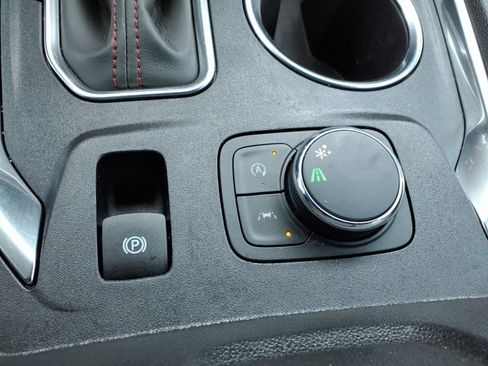 Used 2023 Chevrolet Traverse RS FWD image 5