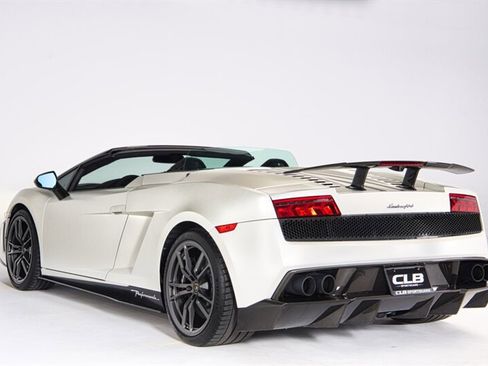 Used 2012 Lamborghini Gallardo LP 570-4 Performante AWD/4WD image 8