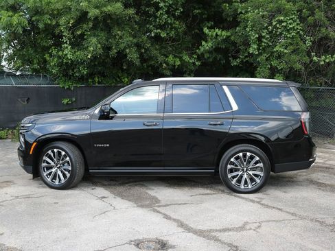 Used 2025 Chevrolet Tahoe High Country image 2