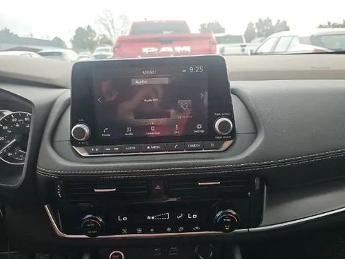 Used 2021 Nissan Rogue SV AWD/4WD image 8