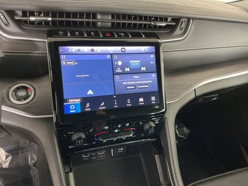 Used 2023 Jeep Grand Cherokee Limited w/ Luxury Tech Group II image 20