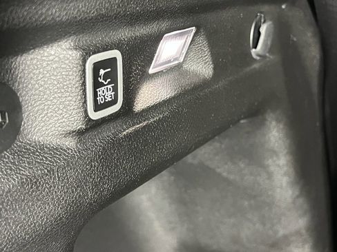 Used 2024 Jeep Grand Cherokee L Limited w/ Black Appearance Package image 31