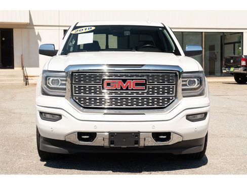 Used 2018 GMC Sierra 1500 Denali w/ Denali Ultimate Package AWD/4WD image 3