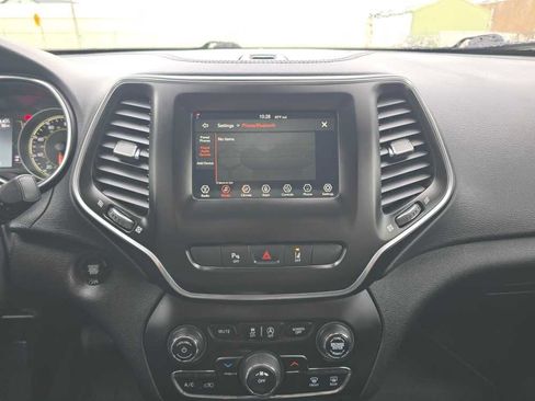 Used 2021 Jeep Cherokee Latitude Plus image 12