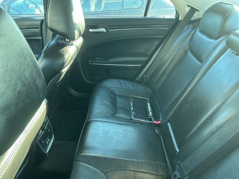 Used 2018 Chrysler 300 Limited image 8