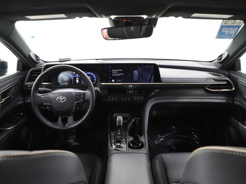 Used 2024 Toyota Crown AWD/4WD image 13