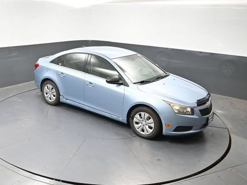 Used 2012 Chevrolet Cruze LS FWD image 38