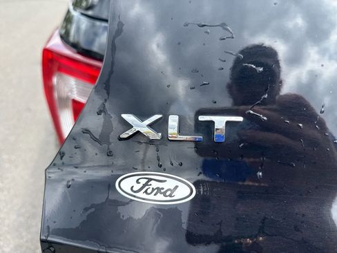 Used 2019 Ford Explorer XLT w/ Equipment Group 202A AWD/4WD image 12
