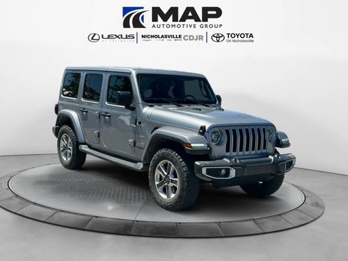 Used 2018 Jeep Wrangler Unlimited Sahara AWD/4WD image 7