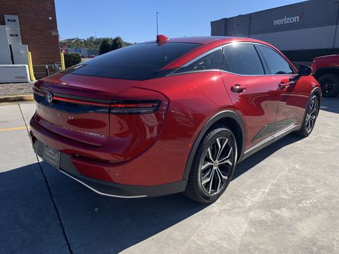 Used 2023 Toyota Crown image 3