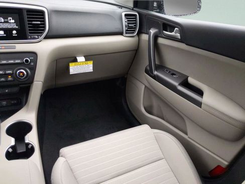 Certified 2022 Kia Sportage LX w/ LX FWD Value Edition Package image 16