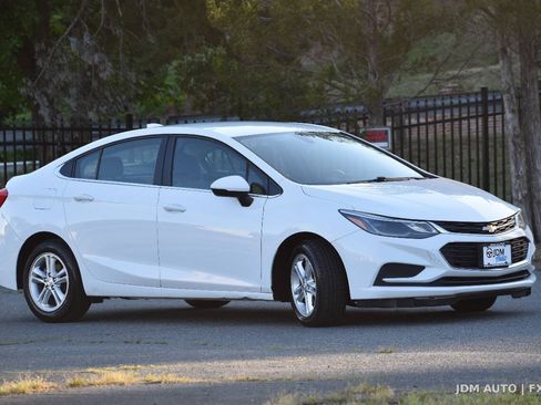 Used 2018 Chevrolet Cruze LT w/ LT Fleet Convenience Package FWD image 4