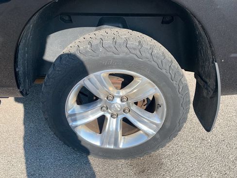 Used 2019 RAM 1500 Classic SLT w/ SLT Plus D←cor Group AWD/4WD image 5