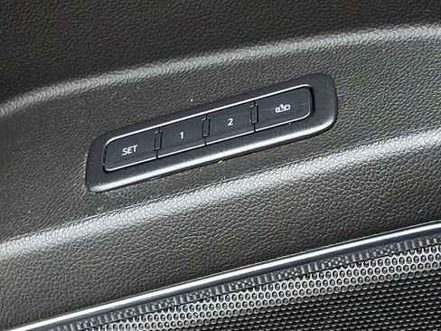 Used 2020 GMC Yukon SLT w/ Premium Edition AWD/4WD image 31