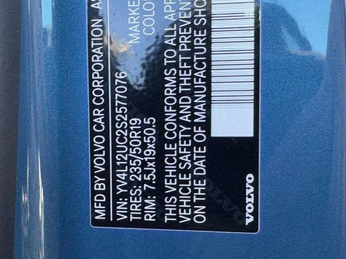 Certified 2025 Volvo XC40 B5 Plus image 25