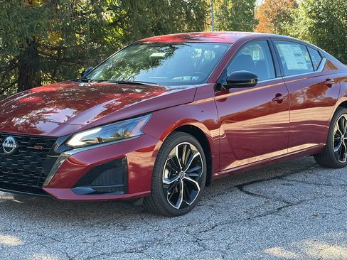 New 2025 Nissan Altima 2.5 SR image 2