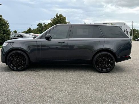 New 2025 Land Rover Range Rover Long Wheelbase SE image 2