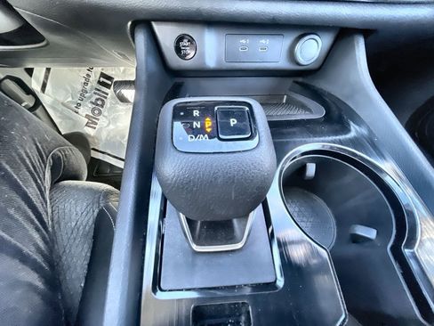 Used 2024 Nissan Rogue SV image 15