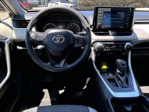 Used 2021 Toyota RAV4 XLE w/ Convenience Package FWD image 6
