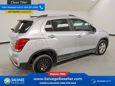 Used 2017 Chevrolet Trax LT w/ LT Convenience Package image 4