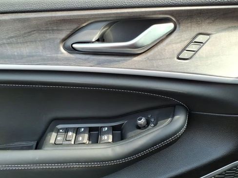 New 2026 Jeep Grand Cherokee Limited AWD/4WD image 11