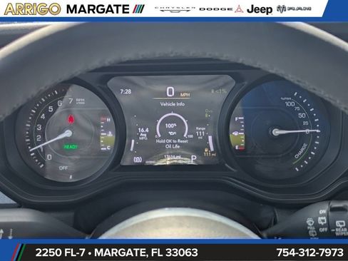 Used 2025 Jeep Wrangler Unlimited Sahara w/ Safety Group AWD/4WD image 27