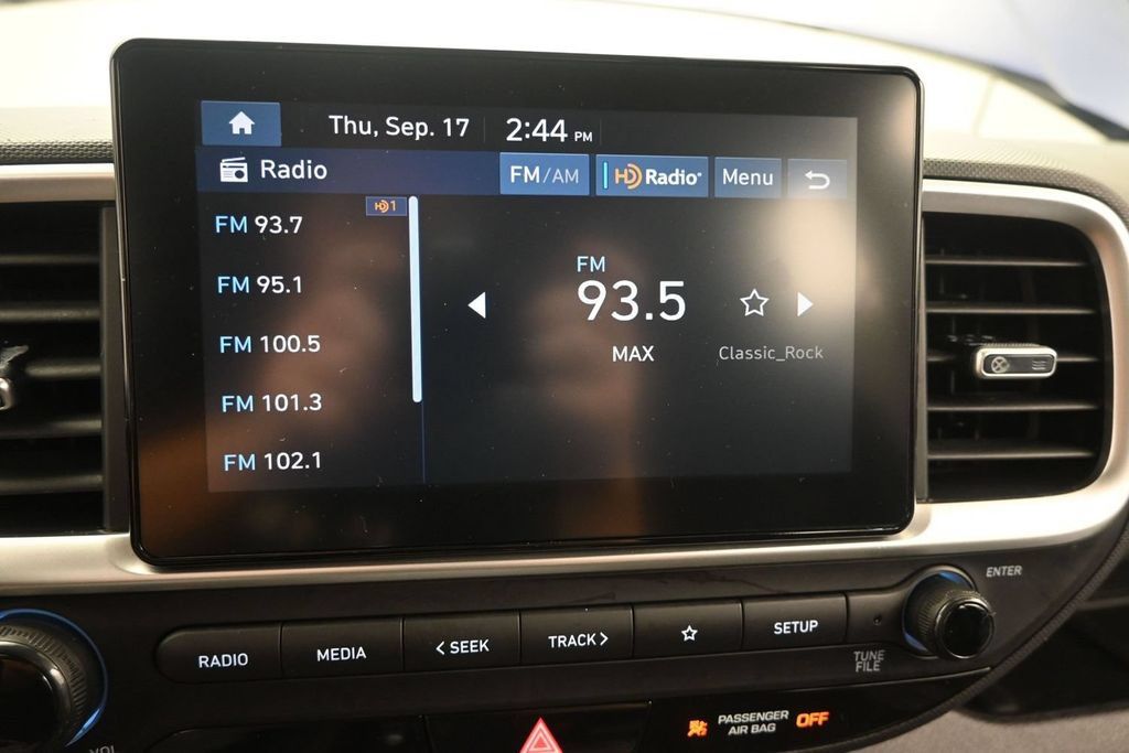 Used 2024 Hyundai Venue SEL FWD image 24
