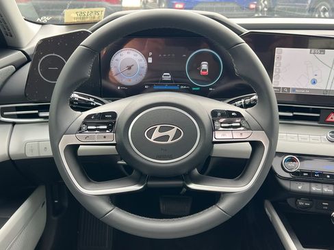 Certified 2025 Hyundai Elantra Limited FWD image 23