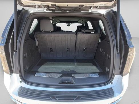 Used 2025 Chevrolet Tahoe High Country AWD/4WD image 16