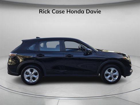 Certified 2023 Honda HR-V LX image 3