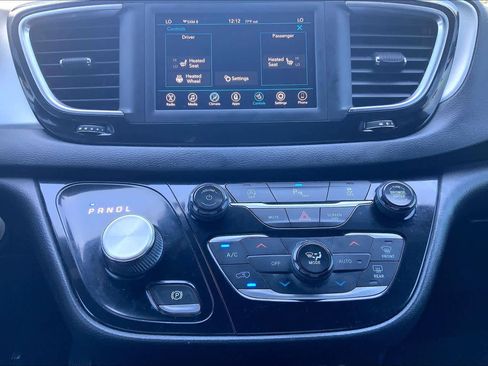 Used 2020 Chrysler Pacifica Touring w/ S Appearance Package FWD image 27