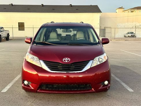 Used 2011 Toyota Sienna XLE image 3