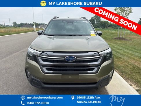 Used 2025 Subaru Forester Premium AWD/4WD image 2