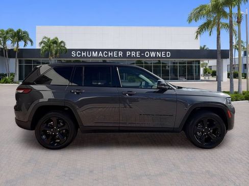 Used 2024 Jeep Grand Cherokee Altitude AWD/4WD image 8