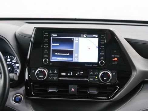 Used 2020 Toyota Highlander XLE w/ Protection Package #3 AWD/4WD image 16